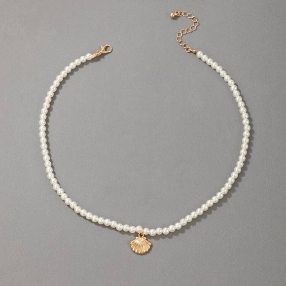 Shell Pendant & Peal Beaded Necklace - Picture 4 of 5